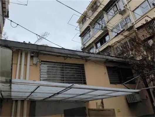 乱搭建雨棚属于哪个部门监督？投诉乱搭乱建向什么单位投-图1