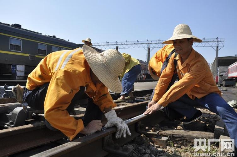 铁路工务段正式工上班时间？（铁路机关单位几点上班）-图2